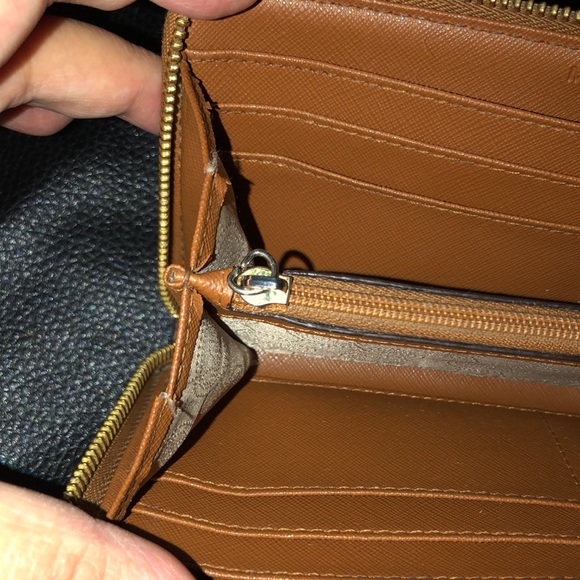 Michael Kors Mercer Crocodile-Embossed Continental Wallet - Picture 4 of 11